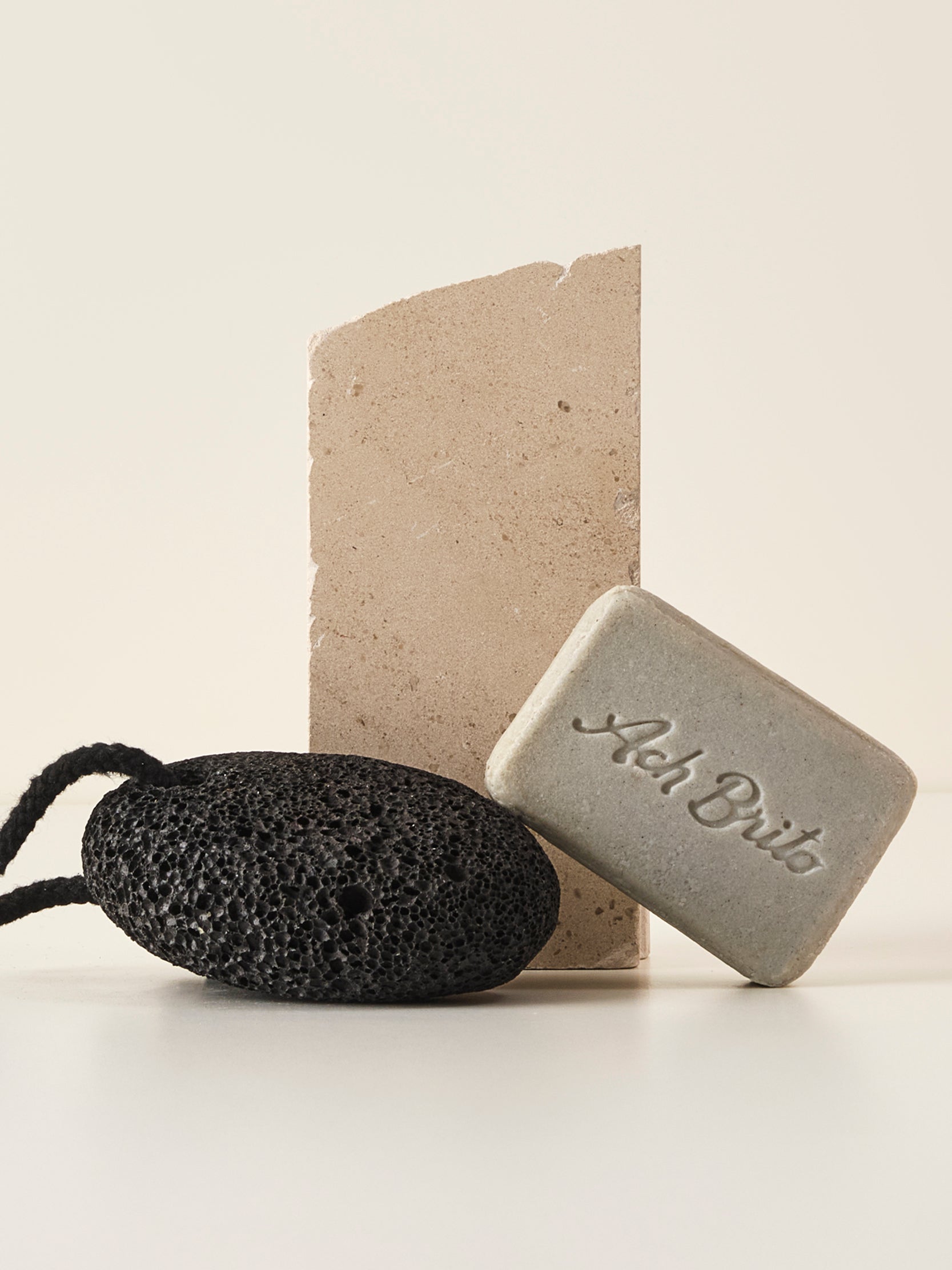 CUIDADOS ESSENCIAIS PEDRA POMES SOAP 90g