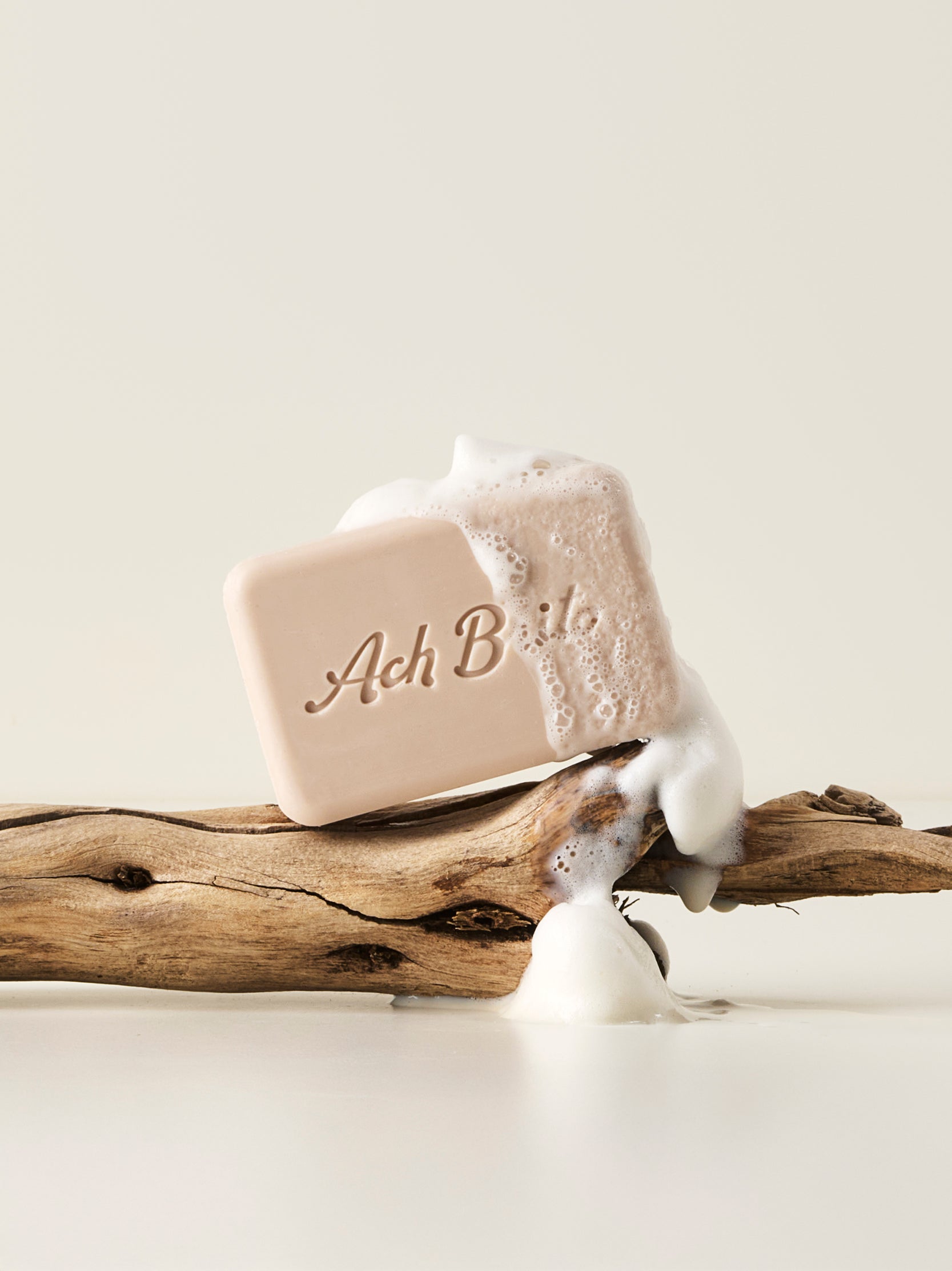 CUIDADOS ESSENCIAIS LEITE DE CABRA SOAP 90g