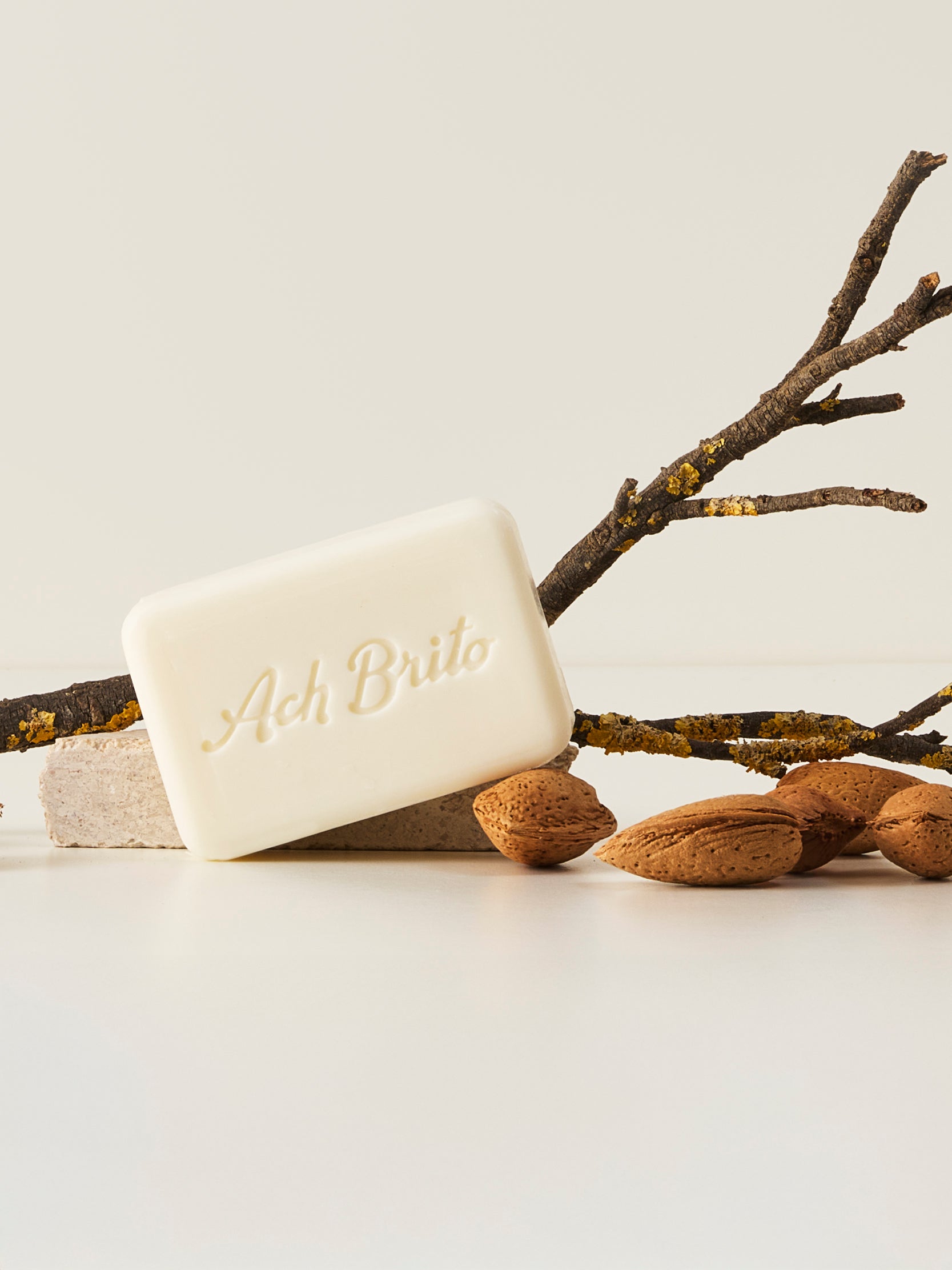 CUIDADOS ESSENCIAIS AMÊNDOA SOAP 90g